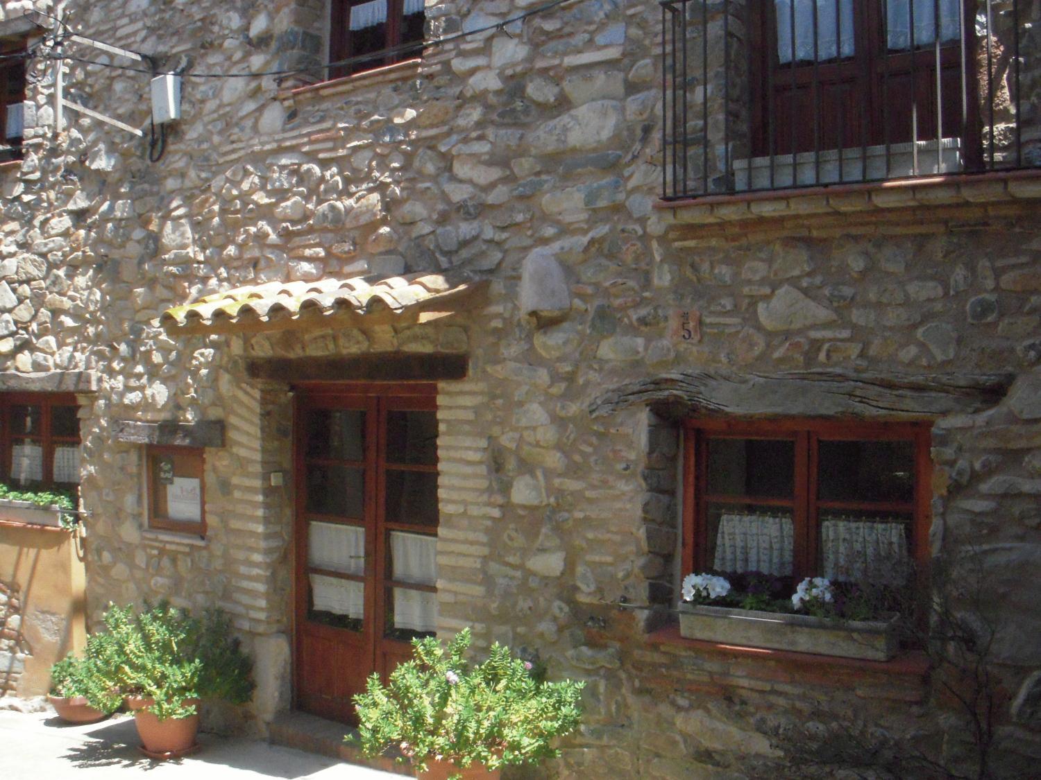 Les Velles Escoles Hotel Les Irles Exterior photo